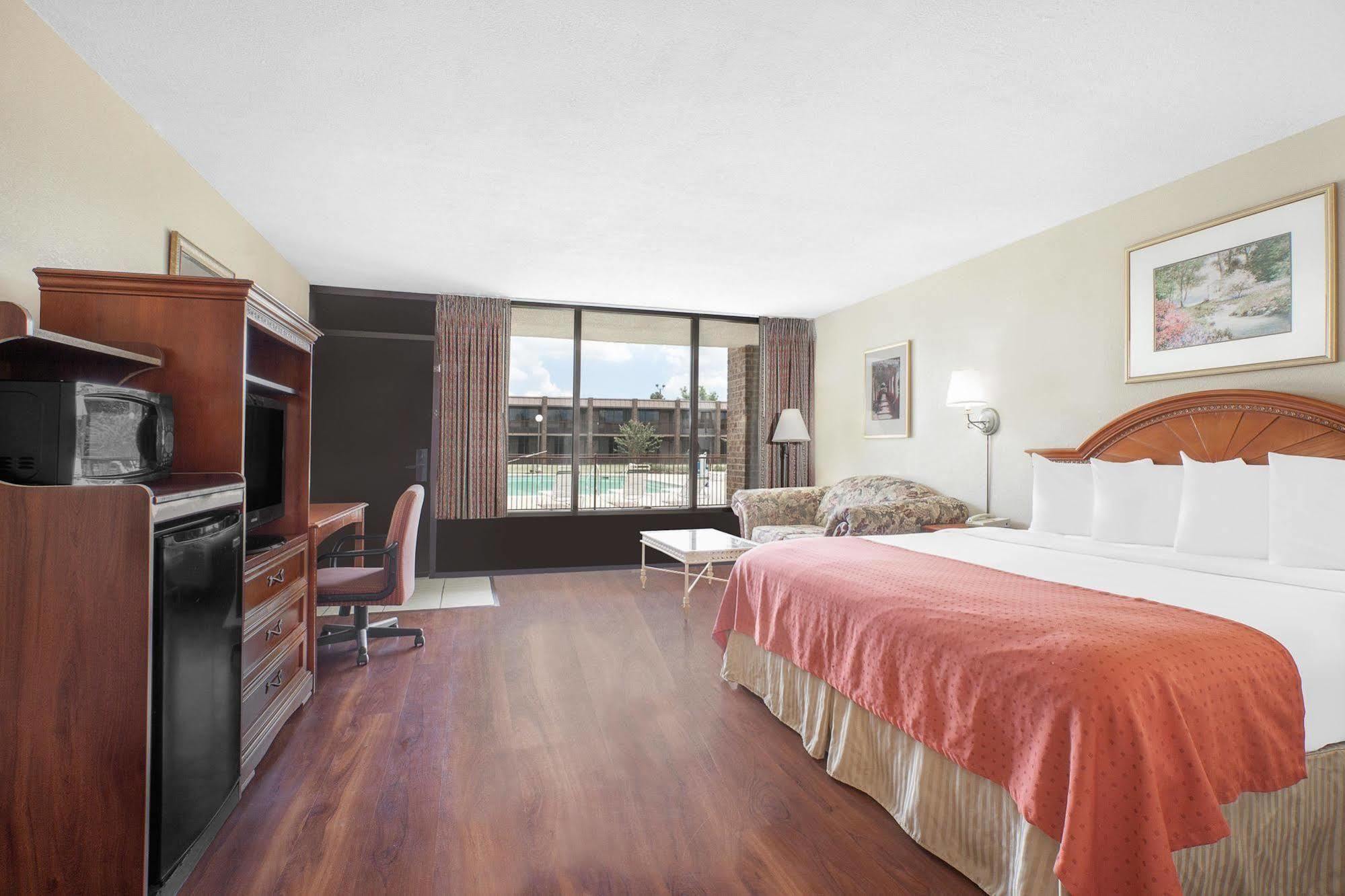 Motel Baymont By Wyndham Paris Extérieur photo