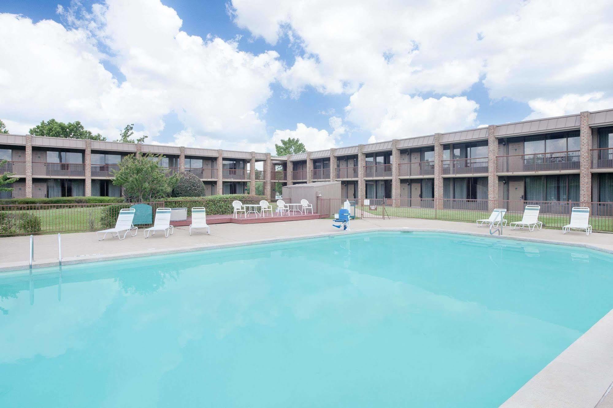 Motel Baymont By Wyndham Paris Extérieur photo